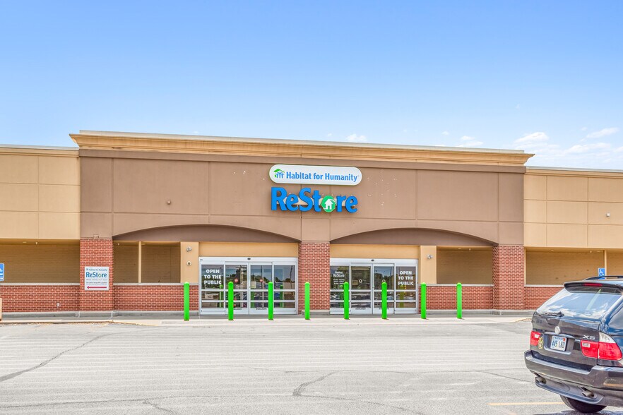 More Photos Of 601 N West St, Wichita Storefront For Lease