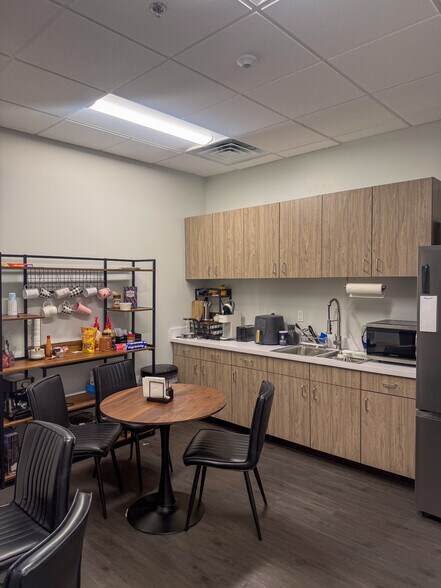 More Photos Of 2950 W Horizon Ridge Pky, Henderson Office For Sale