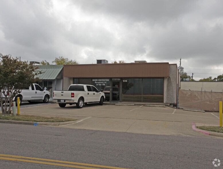 More Photos Of 1018 W Main St, Arlington Office For Lease