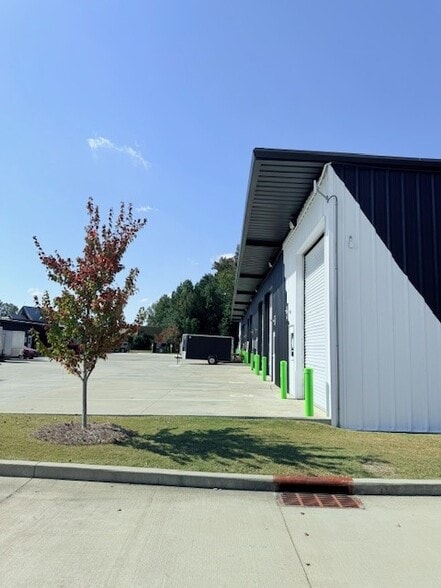More Photos Of 2920 Wyndham Industrial Dr, Opelika Distribution For Lease