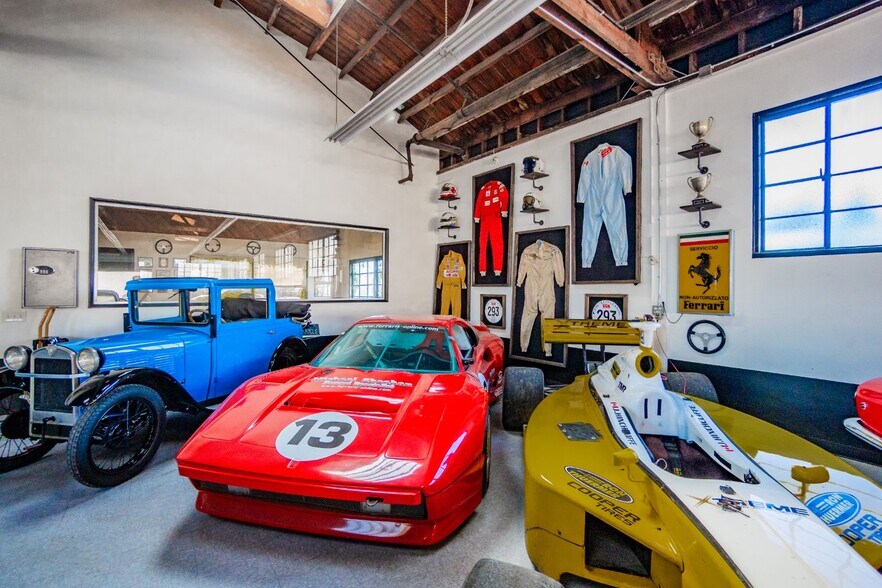 More Photos Of 110-118 E 16th St, Costa Mesa Industrial For Sale