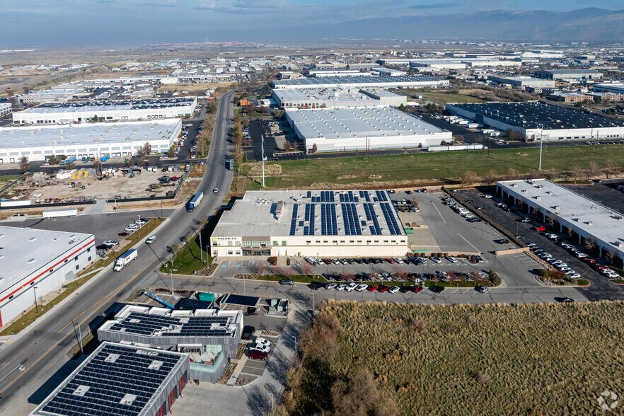 More Photos Of 3760 W Commons Ln, Salt Lake City Distribution For Lease