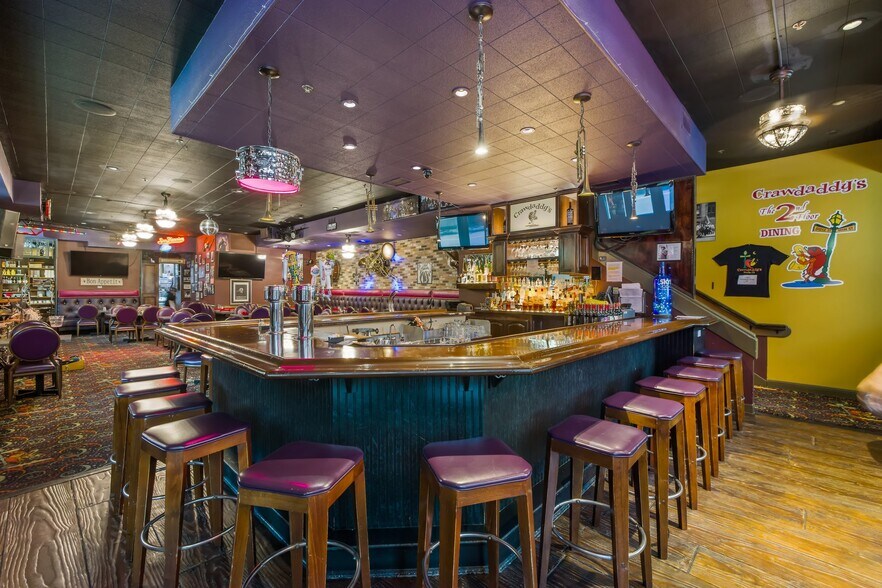 More Photos Of 333 E Main St, Visalia General Retail For Sale