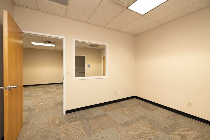 More Photos Of 21021 Heron Way, Lakeville Light Manufacturing For Lease