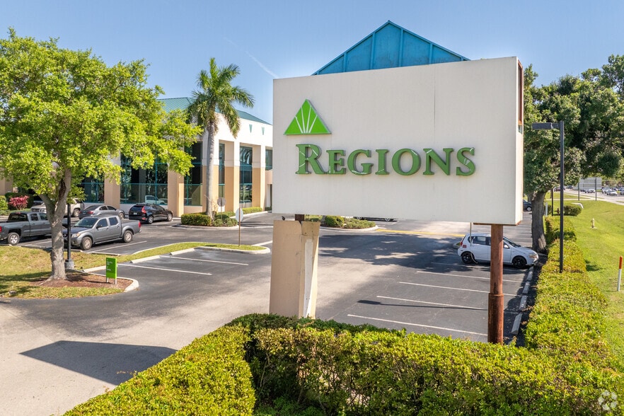 More Photos Of 15051 S Tamiami Trl, Fort Myers Medical For Lease