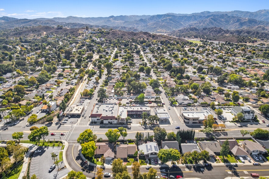 More Photos Of 23942-23945 Lyons Ave, Santa Clarita Storefront Retail Office For Lease