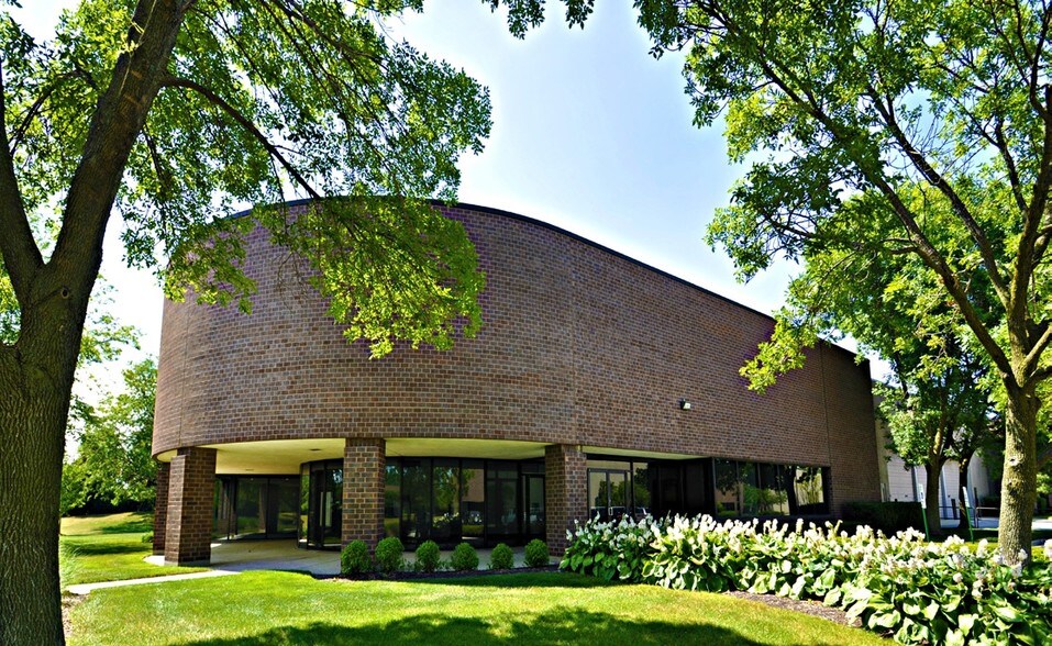 More Photos Of 431 Lakeview Ct, Mount Prospect Light Distribution For Lease