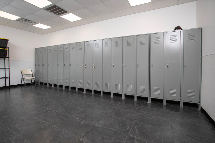 More Photos Of 2302 Neiman Marcus Pky, Longview Industrial For Sale