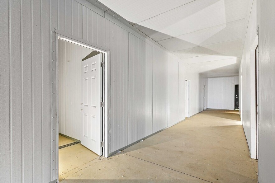 More Photos Of 22245 Mitchell Blvd, California City Warehouse For Lease