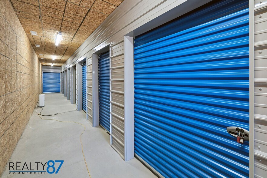 More Photos Of 807 12th st, Belle Plaine General Retail For Sale