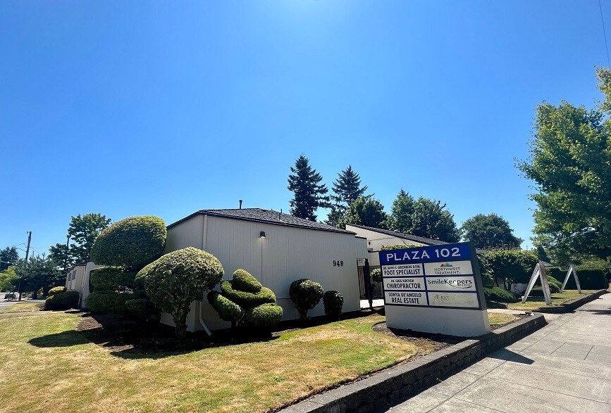 More Photos Of 940-948 NE 102nd Ave, Portland Medical For Sale