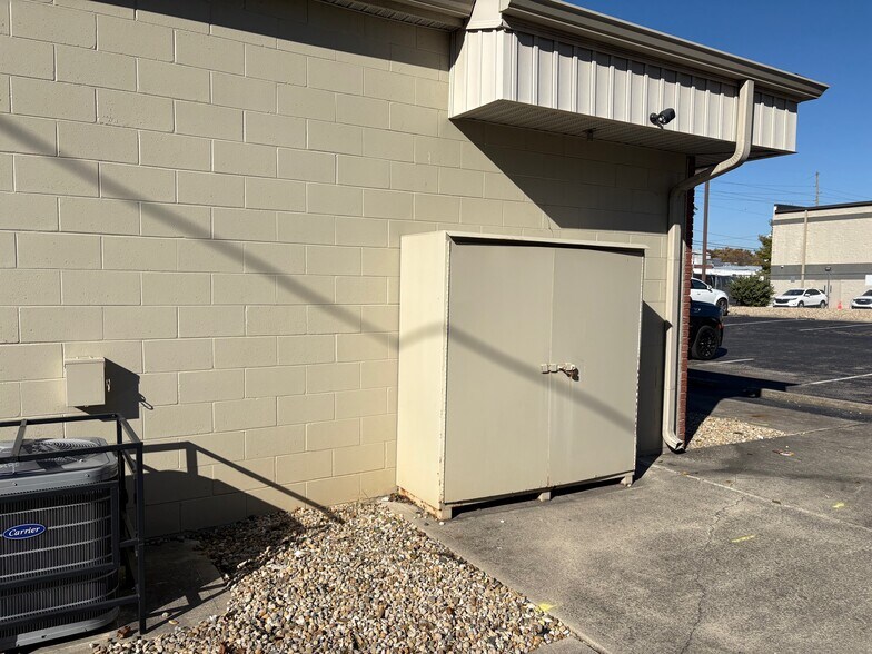 More Photos Of 1415 Shelby St, Indianapolis Office For Sale