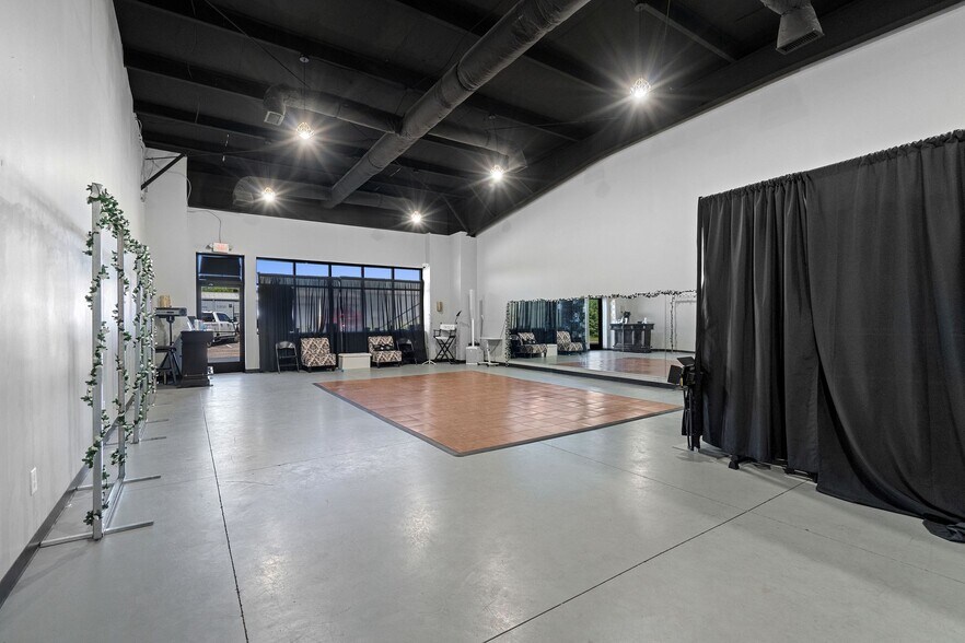 More Photos Of 6978 Lebanon Rd, Mount Juliet Showroom For Sale