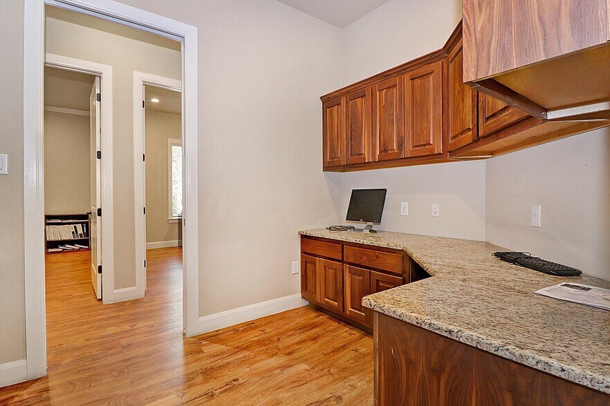 More Photos Of 8122 Whisper Oak, San Antonio Office For Sale
