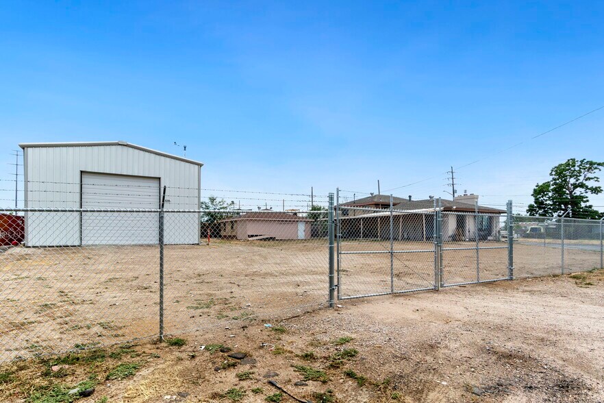 More Photos Of 6398 Franklin St, Denver Warehouse For Lease