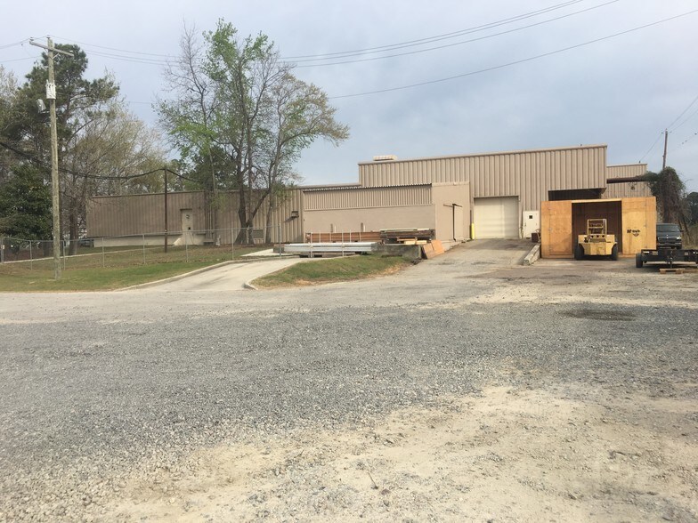 More Photos Of 917 Commerce Cir, Hanahan Warehouse For Sale