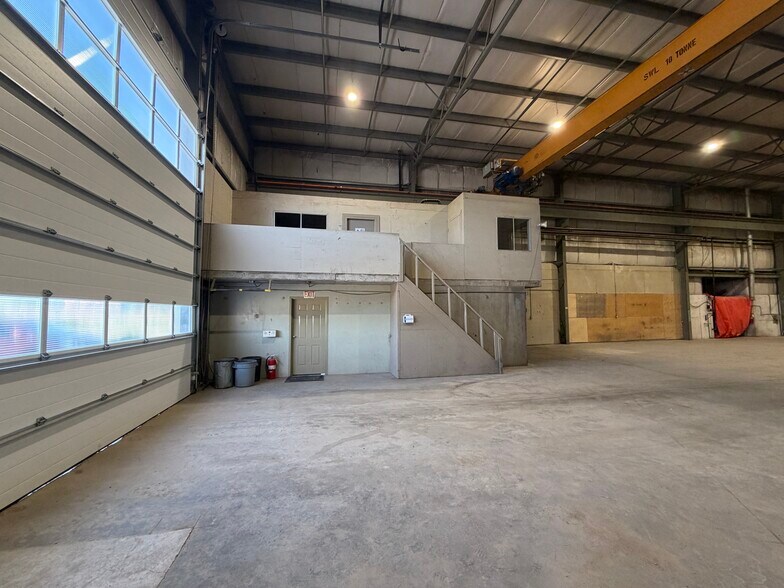 More Photos Of 11 & 13 - 27123 Highway 597, Blackfalds Warehouse For Lease