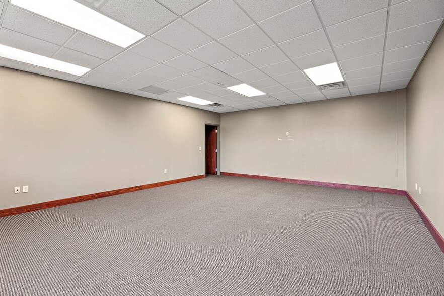 More Photos Of 7340 W 21st St N, Wichita Office For Lease