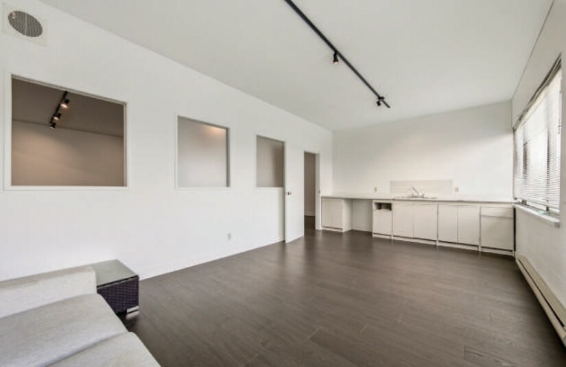 More Photos Of 5526 Dorset St, Burnaby Distribution For Sale
