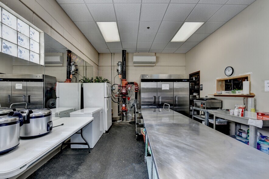 More Photos Of 3274 Medlock Bridge Rd, Peachtree Corners Flex For Sale