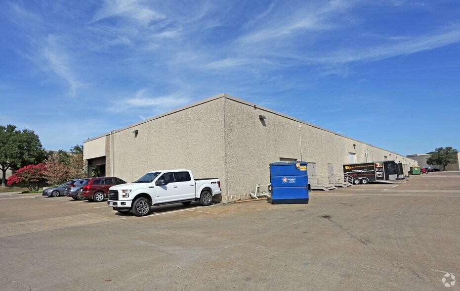 More Photos Of 6012 Campus Circle Dr W, Irving Research And Development For Lease