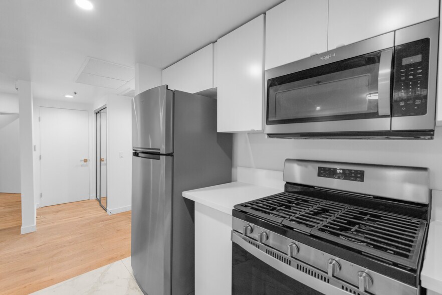 More Photos Of 939 Palm Ave, West Hollywood Apartments For Sale
