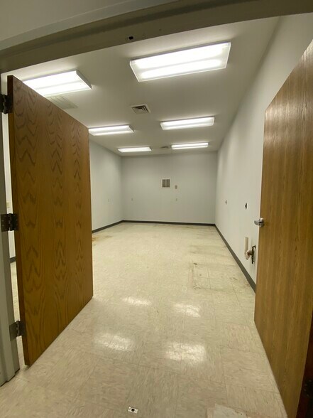 More Photos Of 1419 Chapman Hwy, Sevierville Light Distribution For Lease