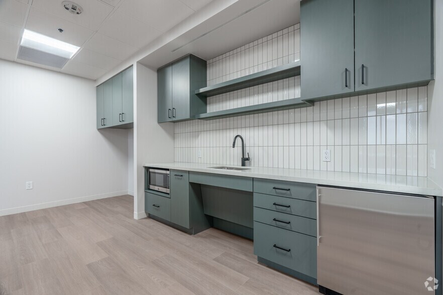 More Photos Of 17304 Preston Rd, Dallas Unknown For Lease