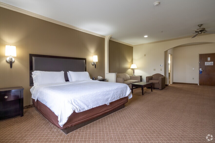 More Photos Of 908 W G St, La Porte Hotel For Sale