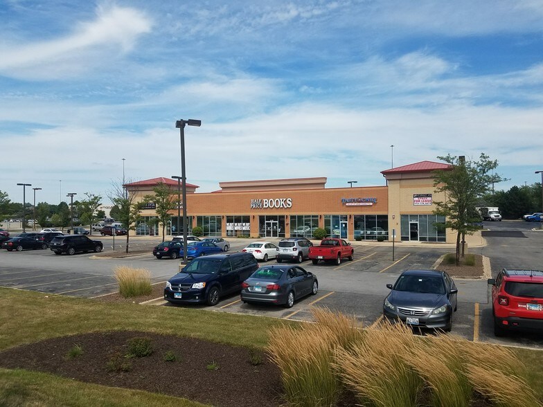 More Photos Of 31 Orland Square Dr, Orland Park Freestanding For Lease