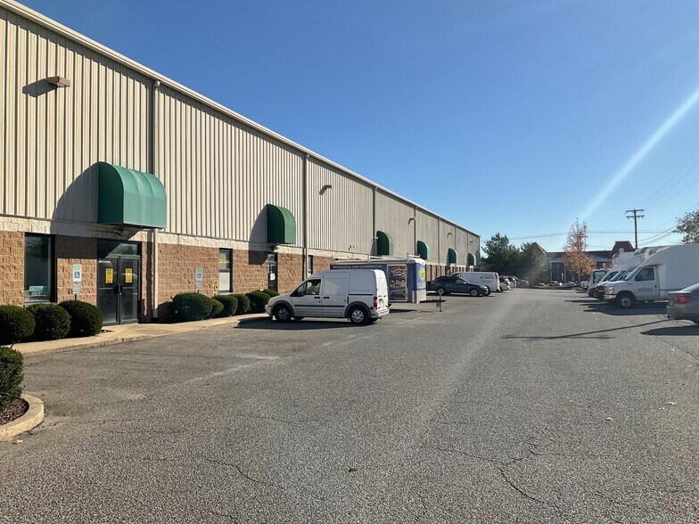 More Photos Of 1 Havenwood Ct, Lakewood Warehouse For Lease