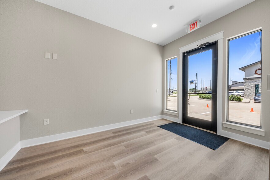 More Photos Of 213 Bella Katy Dr, Katy Medical For Lease