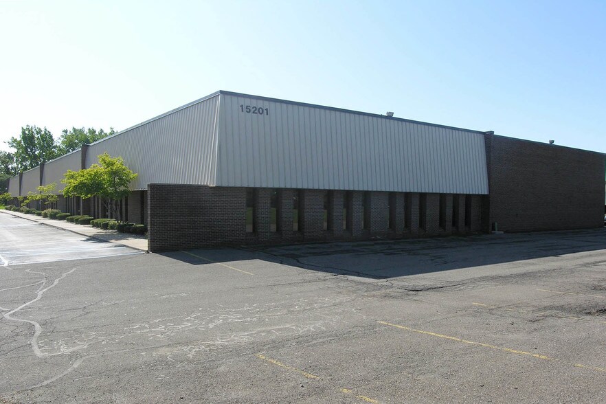 More Photos Of 15201 Century Dr, Dearborn Flex For Lease