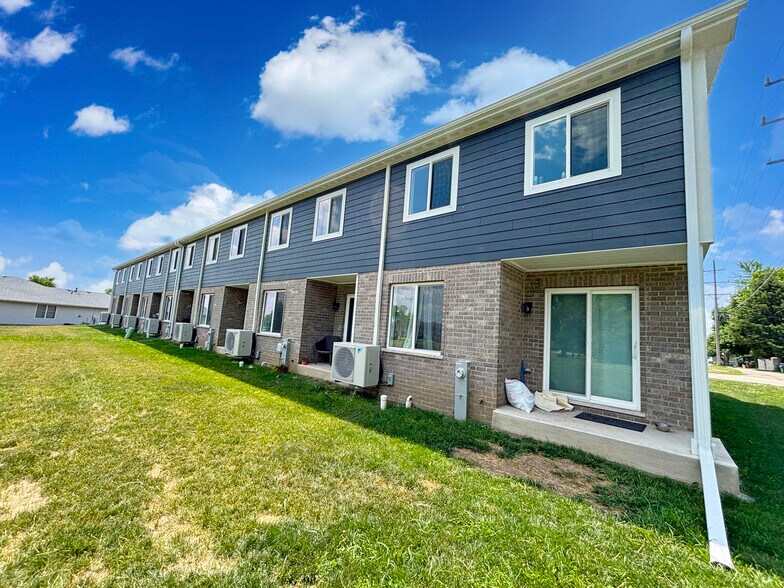 More Photos Of 91 E Adams St, Manteno Multifamily For Sale