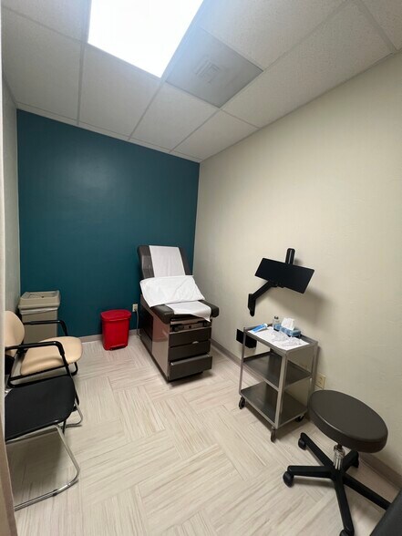 More Photos Of 516 E Whitehouse Canyon Rd, Green Valley Office For Sale