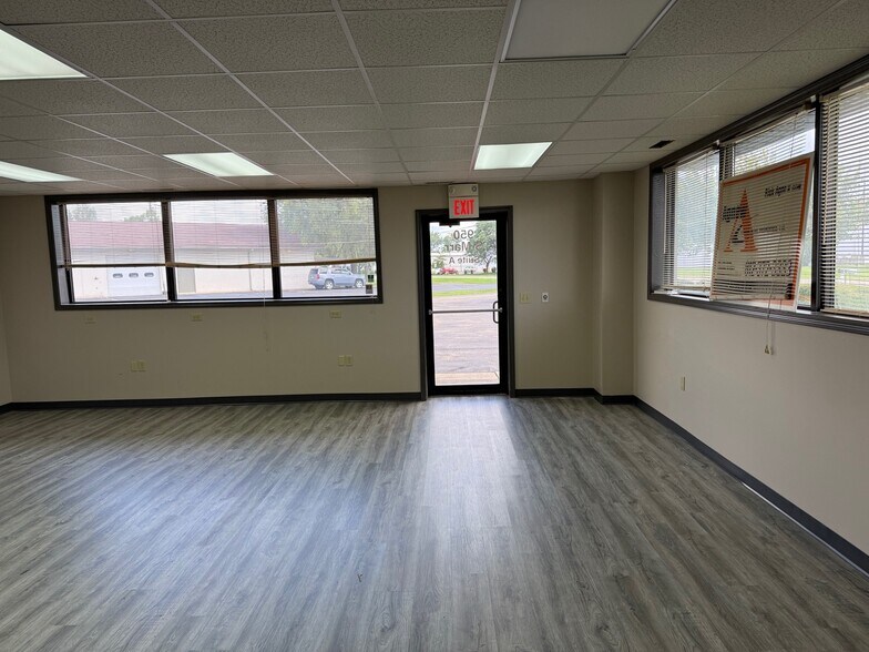 More Photos Of 950 S Marr Rd, Columbus Warehouse For Lease
