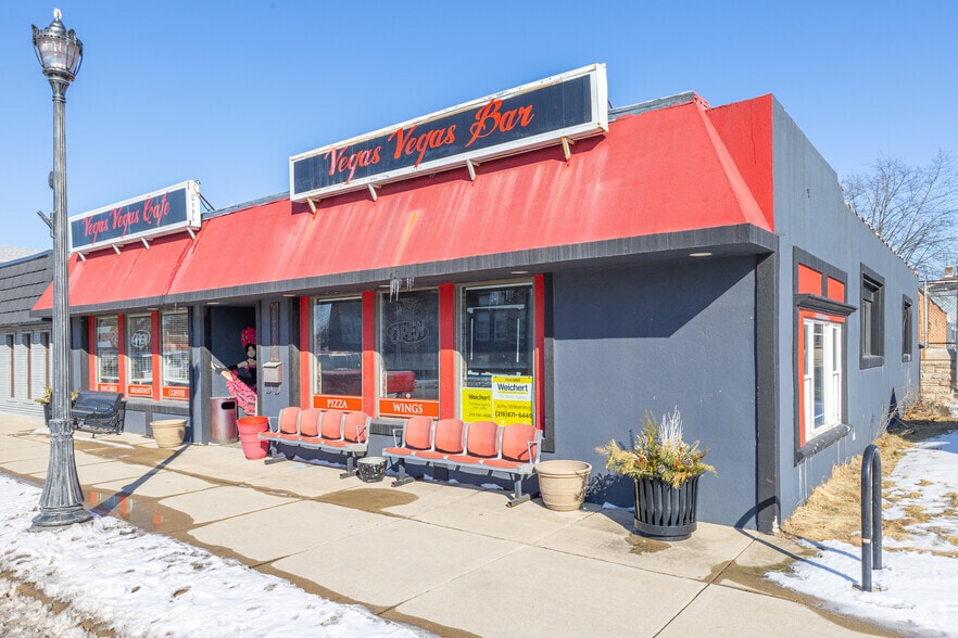 Primary Photo Of 211-213 N Broad St, Griffith Restaurant For Sale