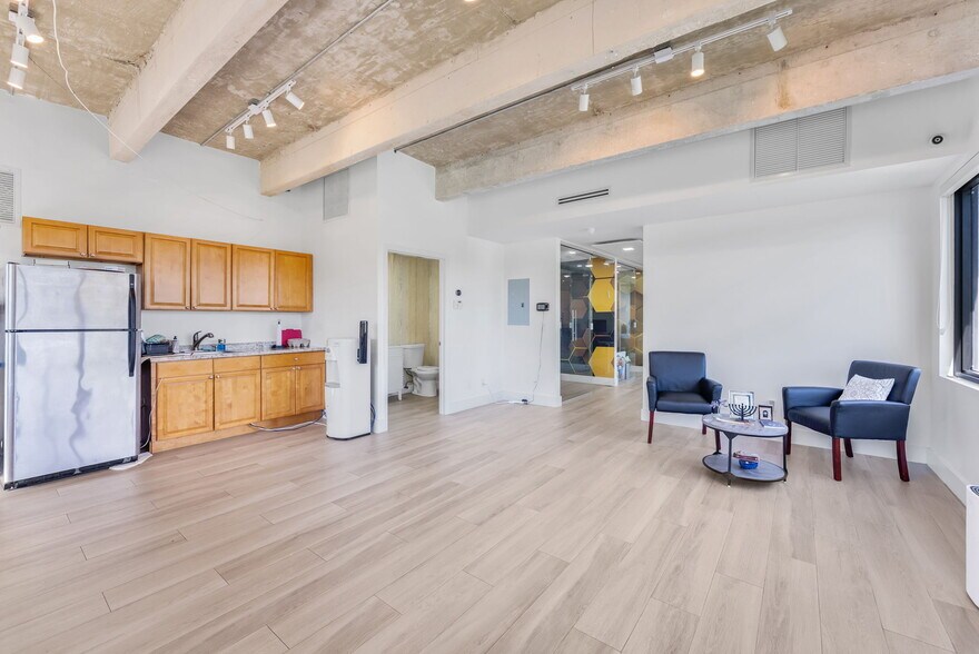 More Photos Of 3595 Sheridan St, Hollywood Coworking Space