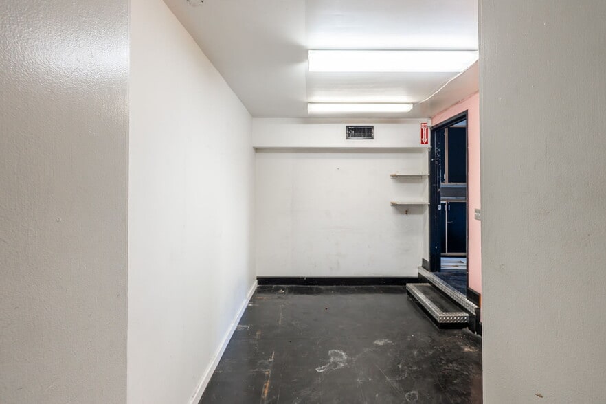 More Photos Of 723-727 N Fairfax Ave, Los Angeles General Retail For Lease