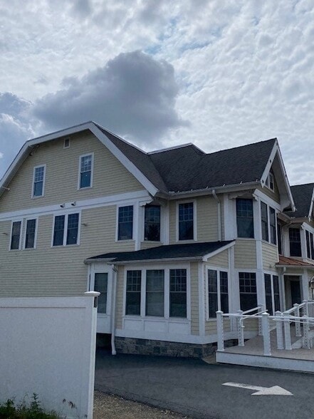 More Photos Of 2160 Main St, Bridgeport Office For Lease