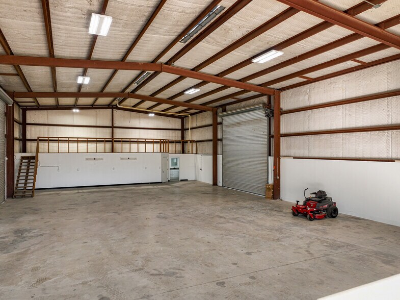 More Photos Of 19510-19514 Turtle Creek Ln, Magnolia Warehouse For Sale