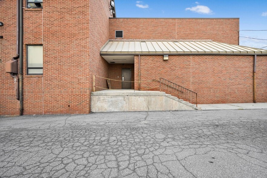 More Photos Of 855 Lincoln Ave, Northampton Office For Sale