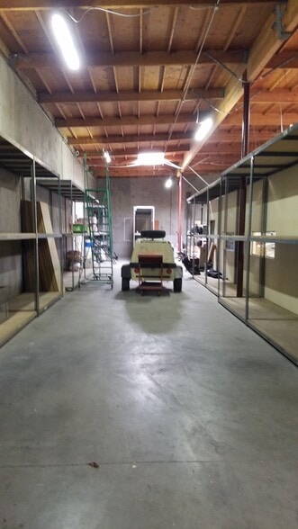 More Photos Of 900 W 10th St, Azusa Warehouse For Lease
