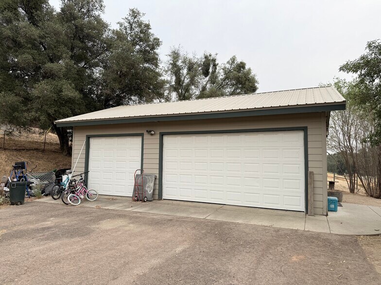 More Photos Of 33246 Auberry Rd, Auberry Freestanding For Sale