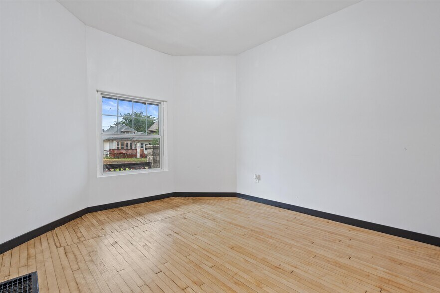 More Photos Of 1322 W Concordia Ave, Milwaukee Multifamily For Sale