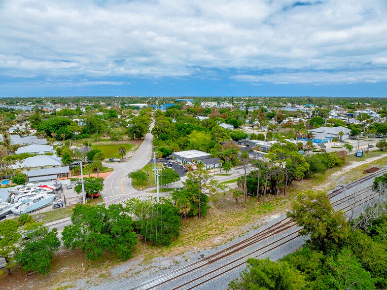 More Photos Of 4625 SE Dixie Hwy, Stuart Office For Sale