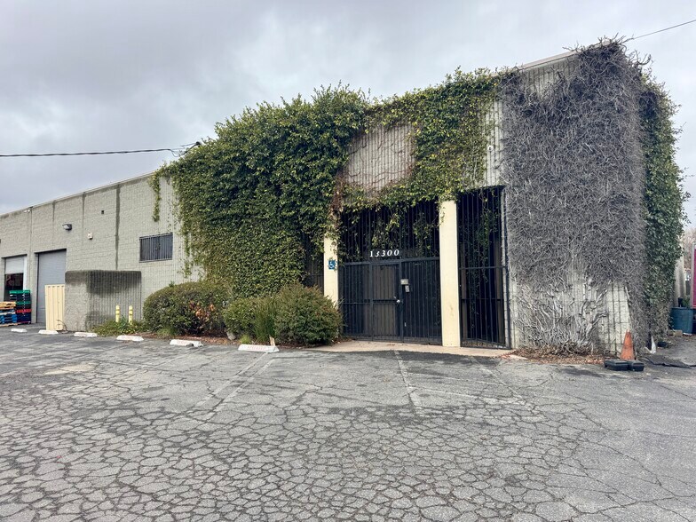 More Photos Of 13300 Ralston Ave, Sylmar Light Manufacturing For Lease