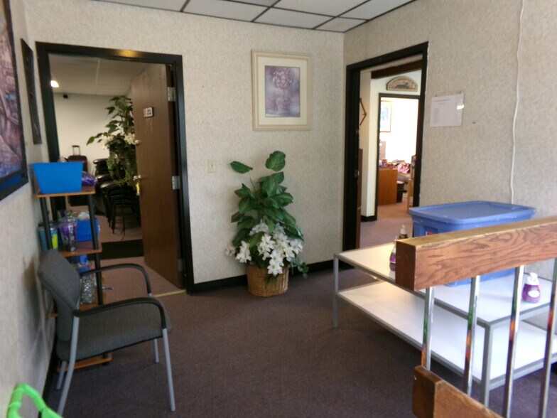 More Photos Of 4021 W Michigan Ave, Lansing Office For Sale