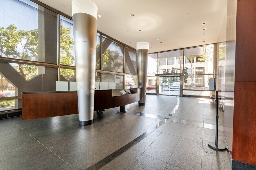 More Photos Of 15233 Ventura Blvd, Sherman Oaks Office For Lease