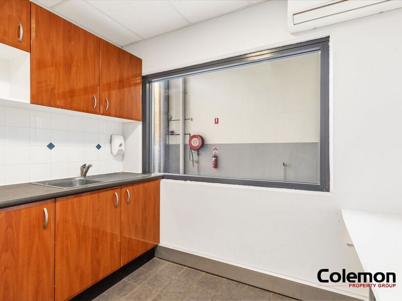 More Photos Of 52 Cook St, Kurnell Flex For Lease